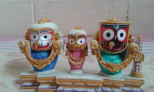 3.Jagannath No.4 Stand Meroon Base-Marble Dust Rs 160-